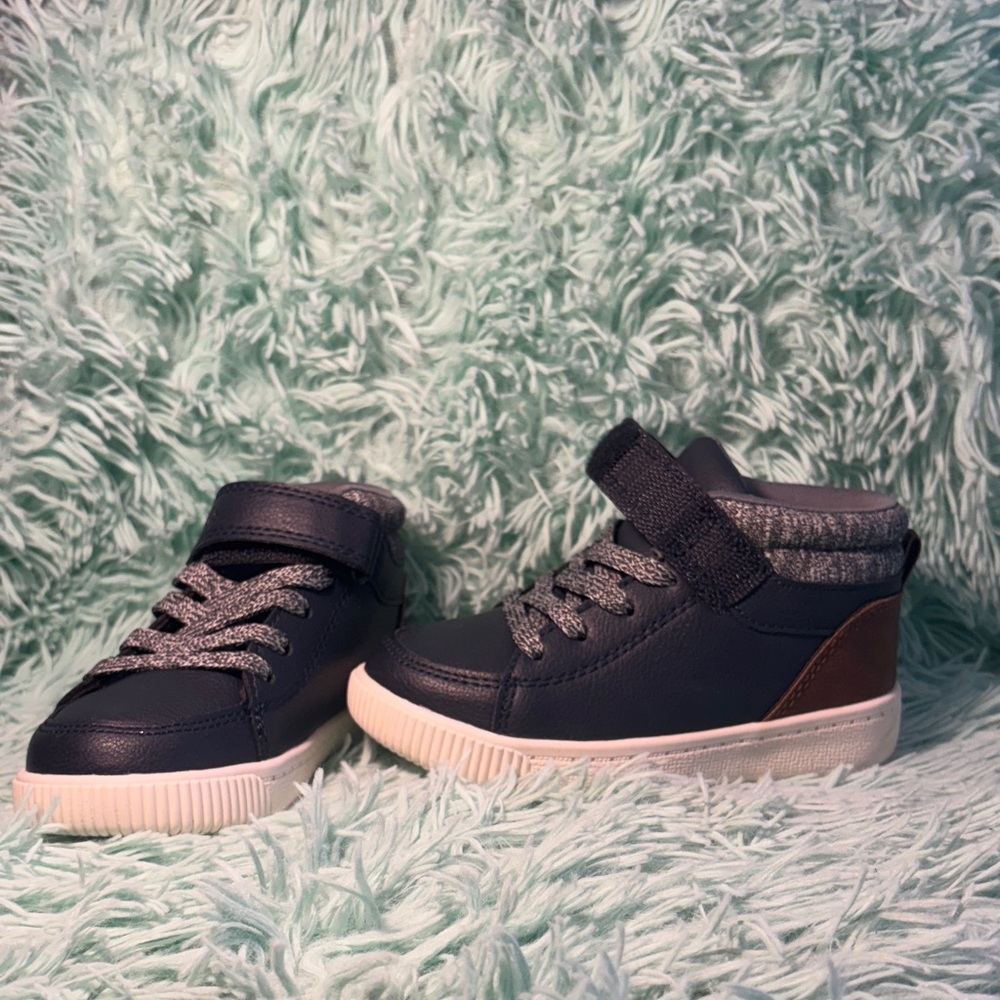 Carter's Charlie Boys Sneakers Size 9